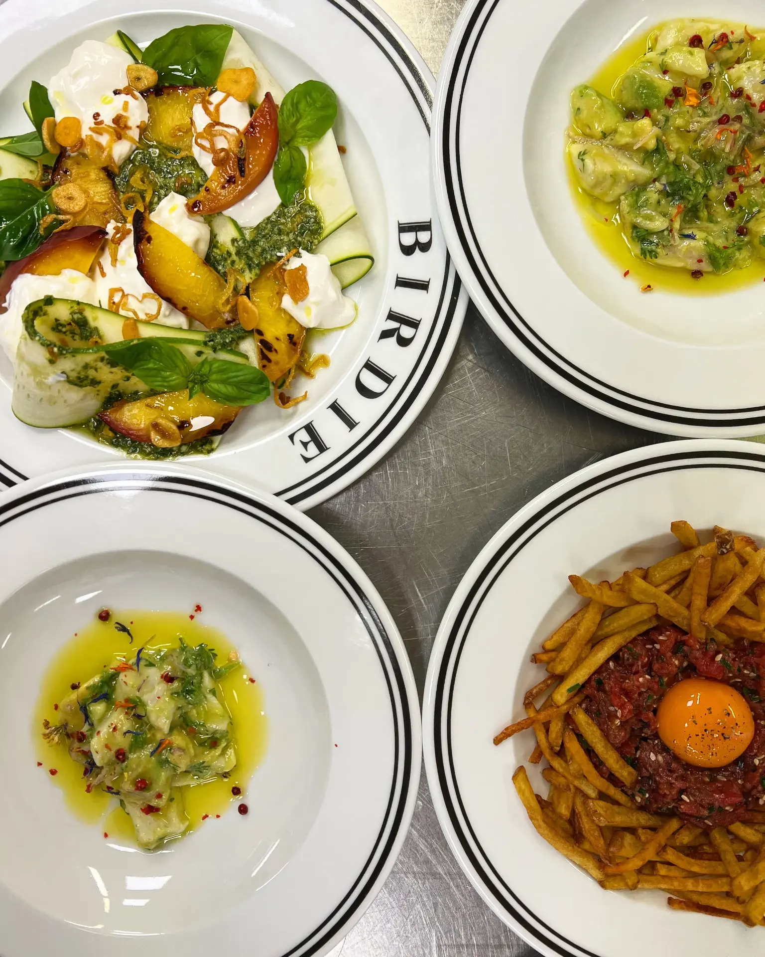 Burrata z breskvami, ceviche in tatarski biftek